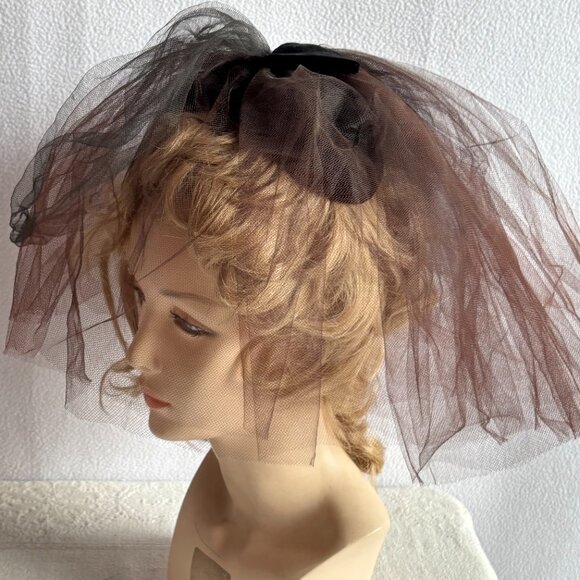 1960s Black Velvet Hat w/ Brown Netting Mob Wife Widow - Picture 5 of 9